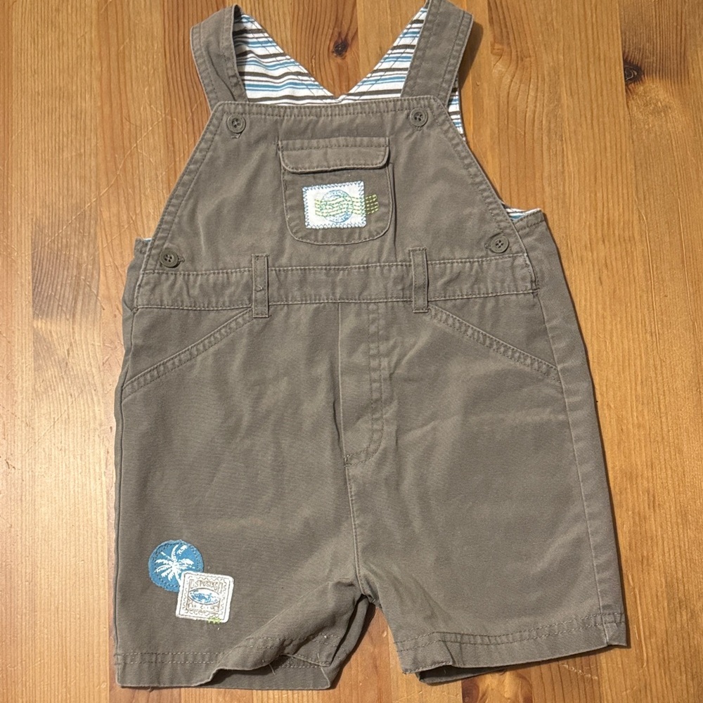 Stylish Kids' Brown Overalls with Fun Patch Accents